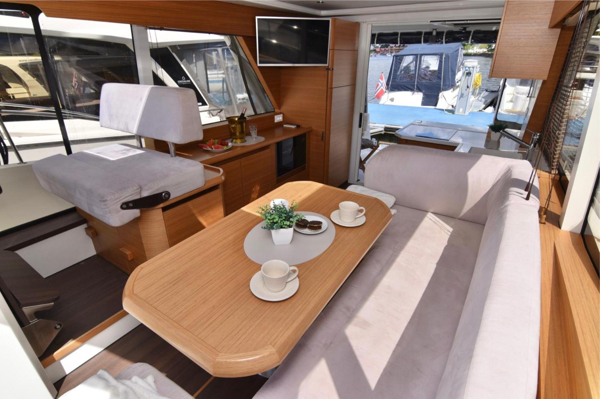 Centrum Boat Botel *