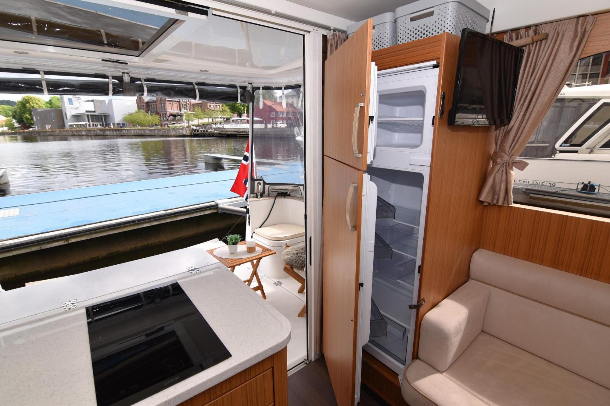 Centrum Boat