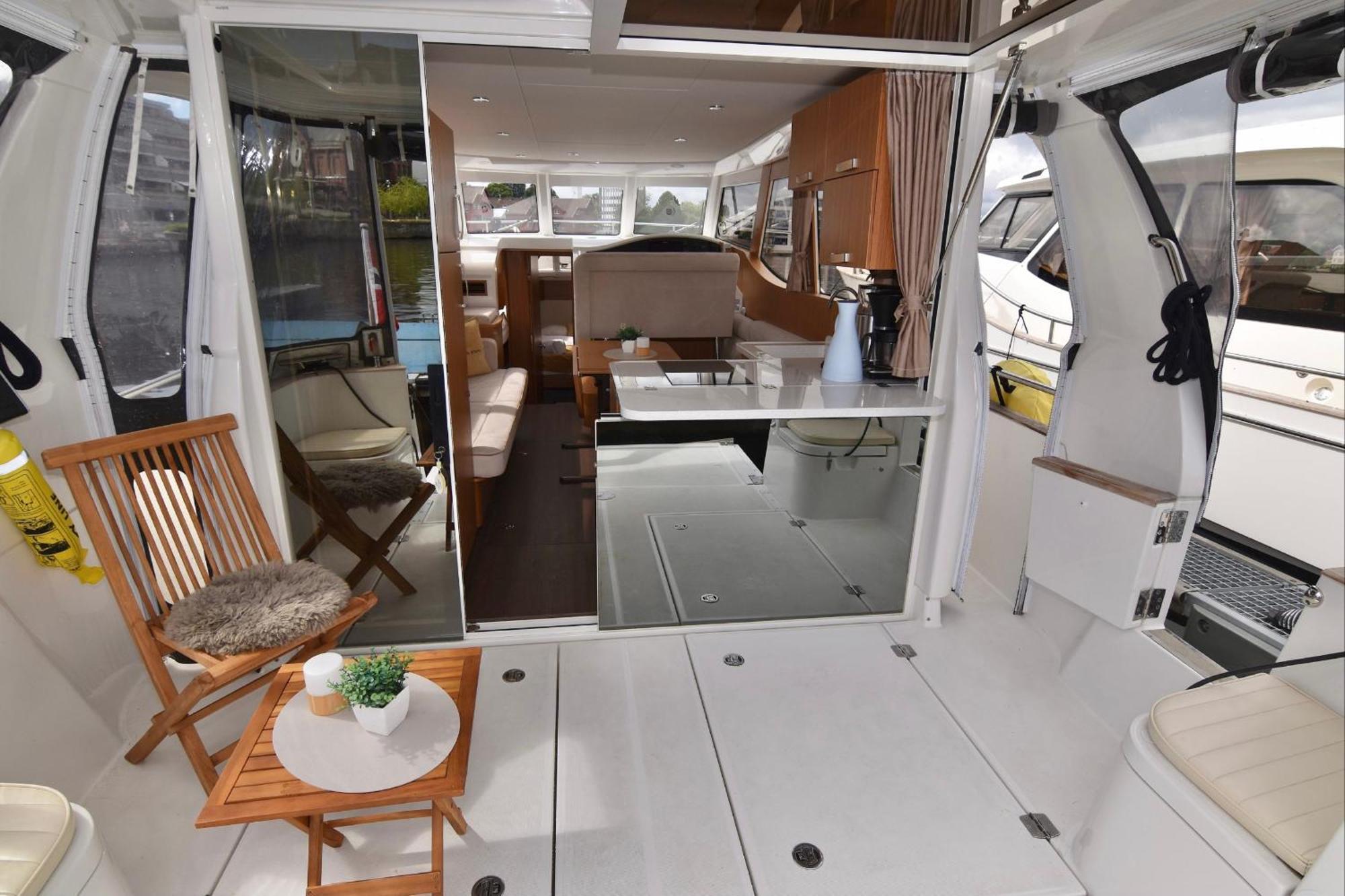 Centrum Boat Botel *